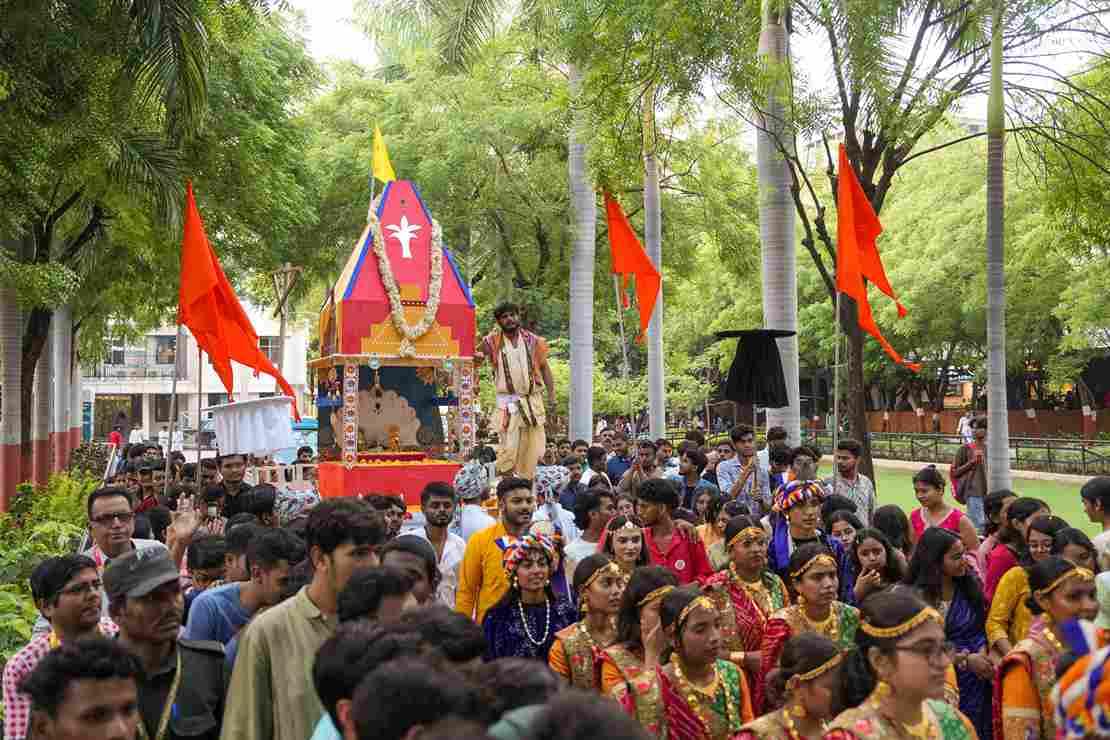 Parul University Cultural festivals and students performance photo 13